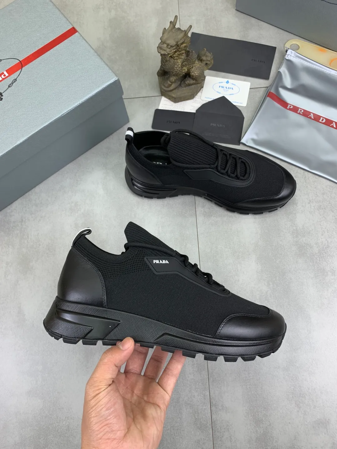 Men's Men's Shoes 💰P500💰【New Style】 (PRADA) The latest model of men's shoes has been launched on the official website in 1:1 copy, synchronized with Hong Kong counters, and on the same catwalk; all made of cowhide Epoxy mesh ➕Imported breathable fabric with cowhide lining, 🍡🍡Original 1:1 rubber outsole, non-slip and wear-resistant; comfortable on the feet, attractive style, fine workmanship, and simple and neat shoe lasts, highlighting a man's boldness and toughness, 👍size 38 to 44 3⃣️Color🉑️Choose
